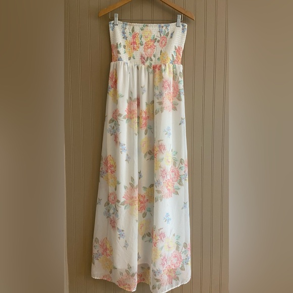 Old Navy Dresses & Skirts - Old Navy Floral Smocked Strapless Maxi Dress Women’s Size Large